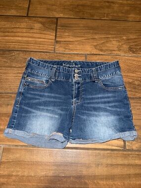 Ariya Jeans Women's Blue Denim Roll-Cuff Shorts